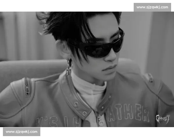 王琳凯胸肌引热议！皮衣造型藏不住健硕身材